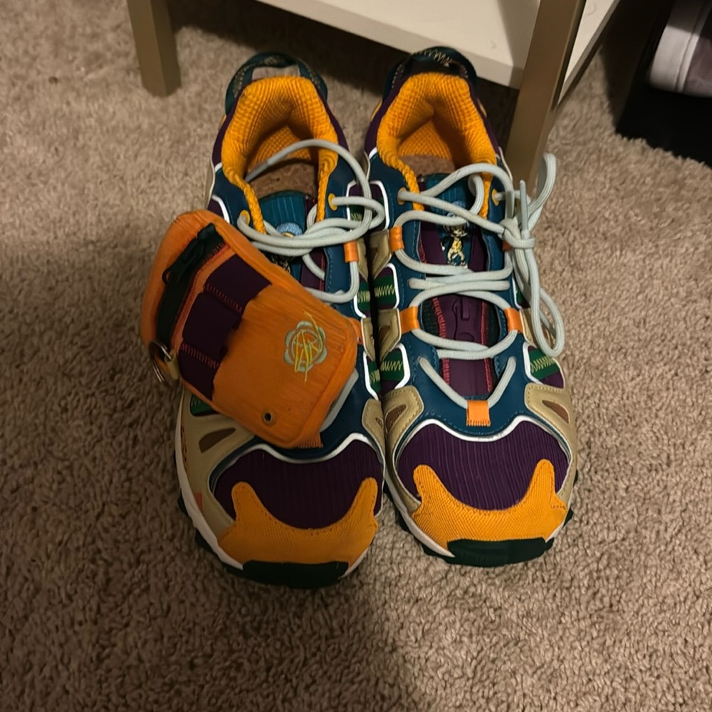 Sneakers